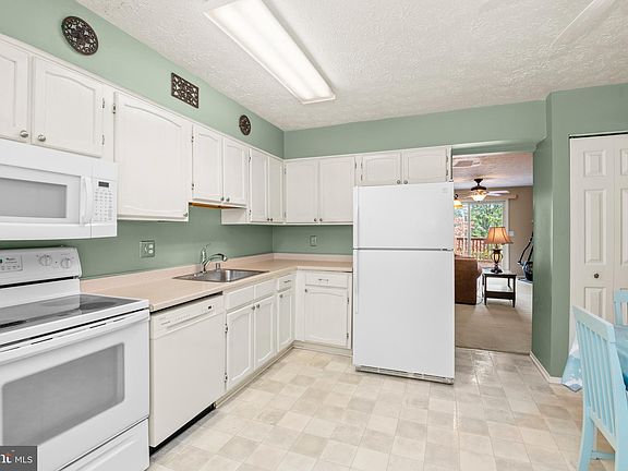 4th image of 27 Sylvan Park Ct