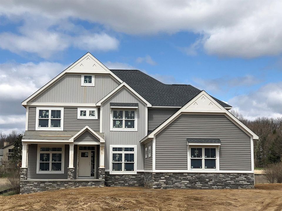 1st image of 470 Hunters Crest Dr