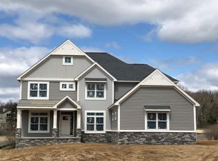 470 Hunters Crest Dr, Saline, MI 48176