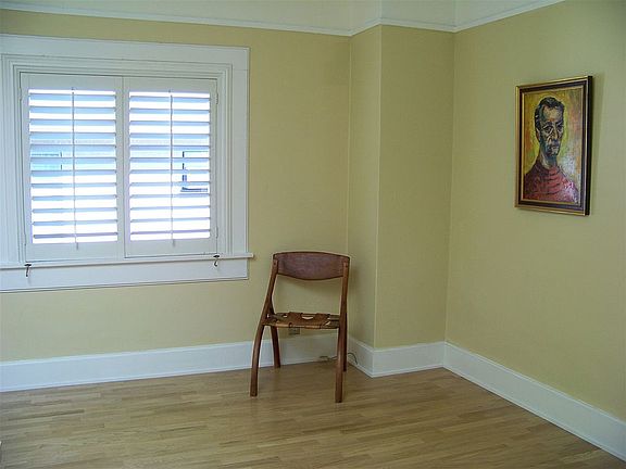 4th image of 325 Brookes Ave
