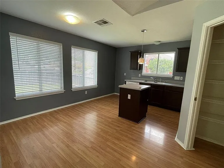 2501 Willow Way — Photo 7
