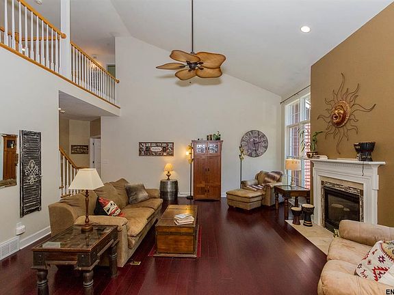 5th image of 8 Winding Brook Dr