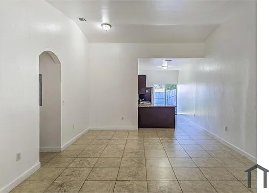 3 bed, 1188 sqft, $2,300 — Photo 2