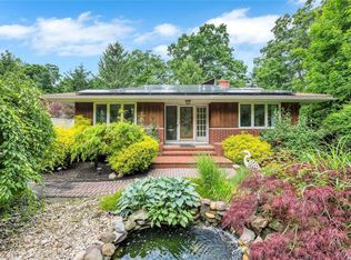 18 Lakecrest Ln, Ronkonkoma, NY 11779