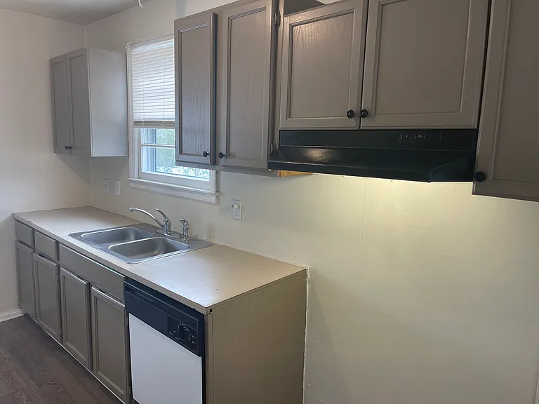 629 Wagner Cir — Photo 8