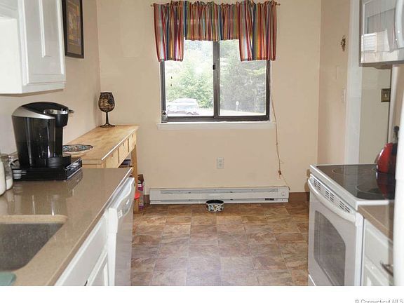 Eat-In Kitchen