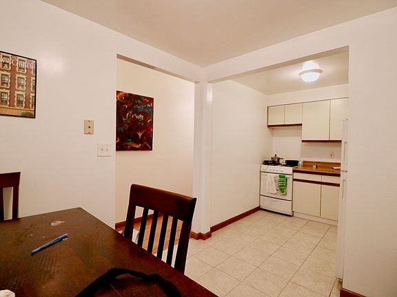 4th image of 100 W 74th St APT 1N