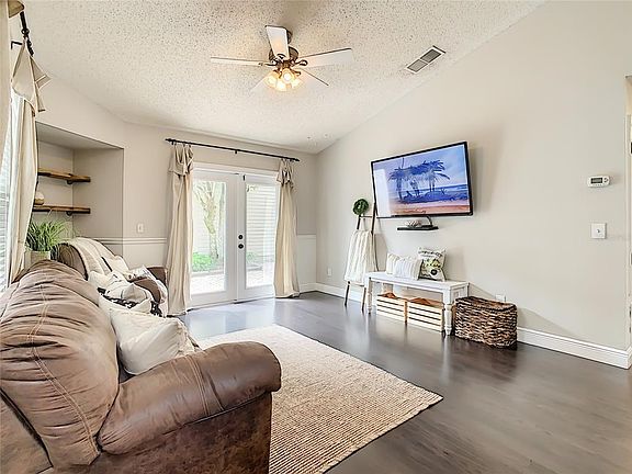 4th image of 122 Meadow Blvd