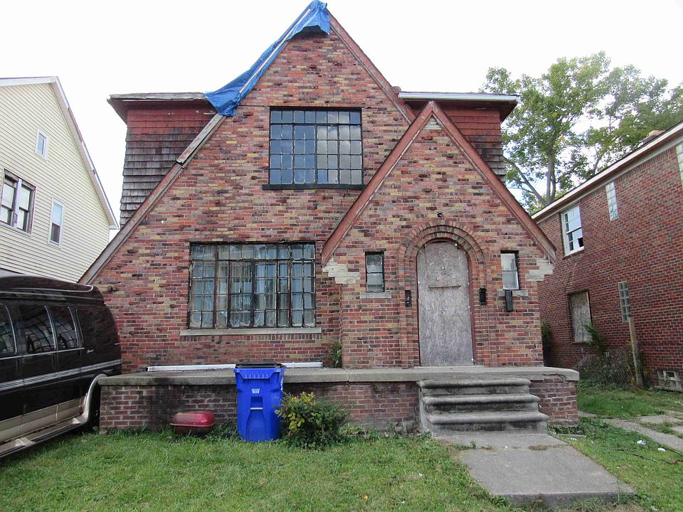 4835 Chatsworth