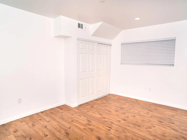 1050 S Burlington Ave #1052 — Photo 2