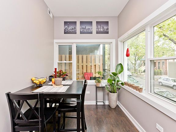 3rd image of 3235 N Hoyne Ave #2