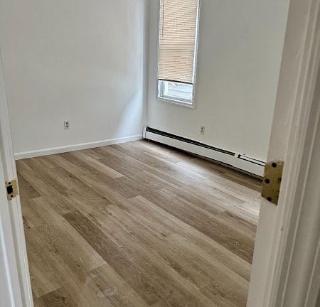 4th image of 47 Hilton St Floor 2