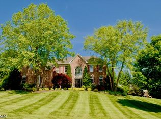 32 Ammerman Way, Chester, NJ 07930