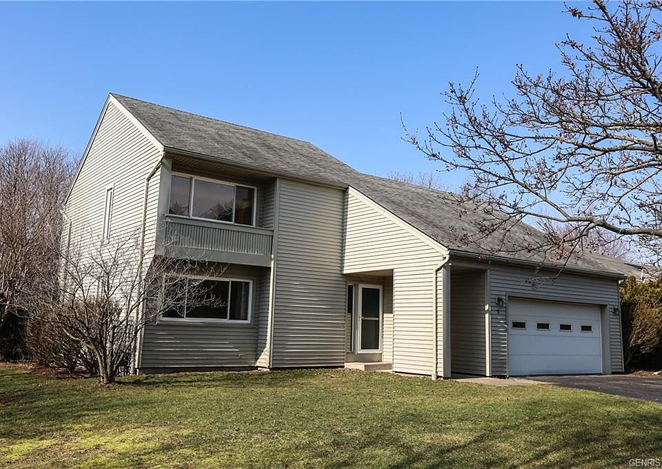 1st image of 5 Sanders Farm Dr