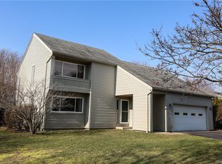 5 Sanders Farm Dr, Penfield, NY 14526
