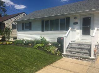 82 Kuhl Ave, Hicksville, NY 11801