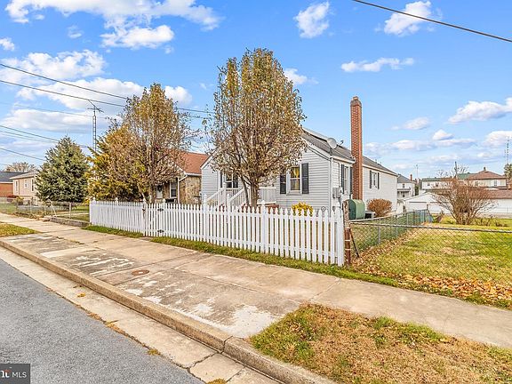2nd image of 1006 Virginia Ave