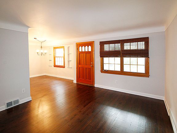 3rd image of 628 N Dorchester Ave