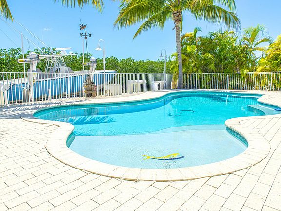 2nd image of 120 Venetian Dr