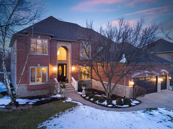 2307 Comstock Ln, Naperville, IL 60564