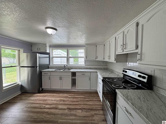 3rd image of 2043 Center St