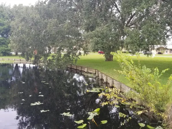1633 Juno Trl, Astor, FL 32102