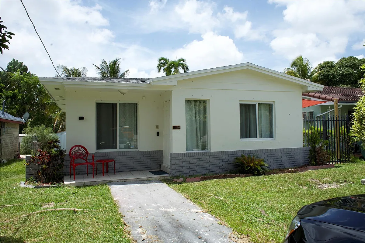 Photo 1 of 27 - 11150 Peachtree Dr - Miami, FL Primary Photo - 11150 Peachtree Dr