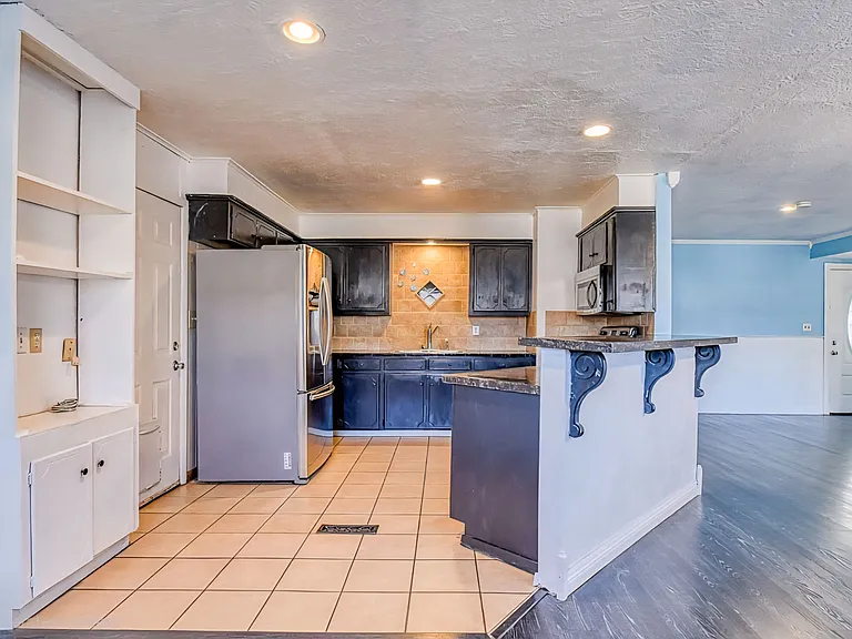 401 W Polk St — Photo 14