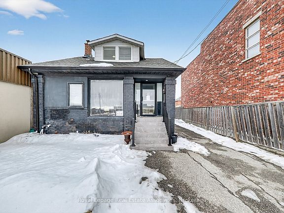 2nd image of 881 Lakeshore Rd E