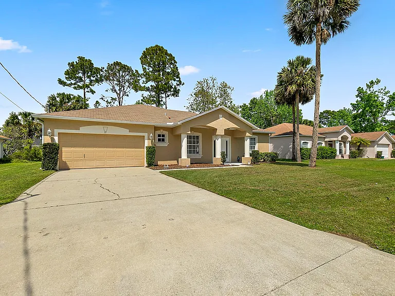 37 Pine Grove Dr — Photo 1