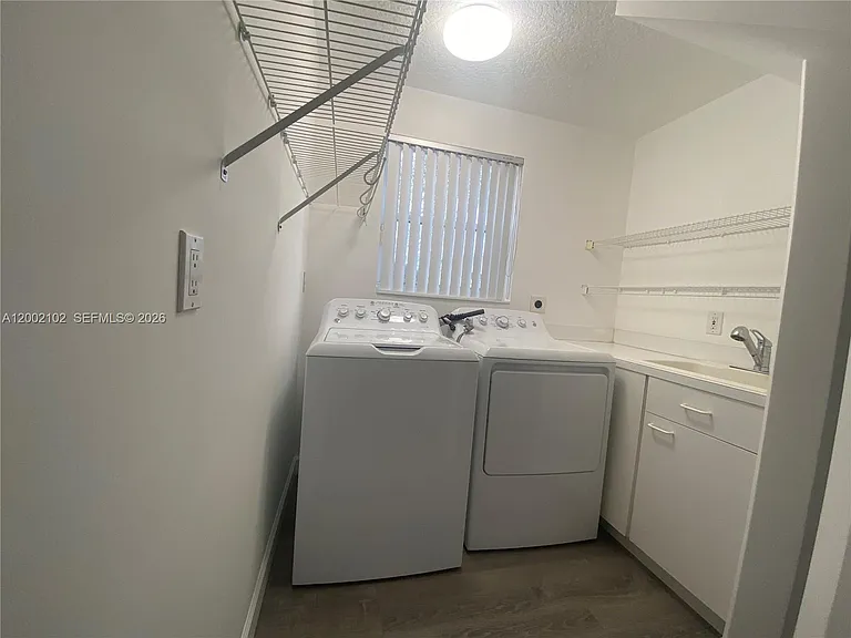2486 Bay Isle Dr — Photo 38