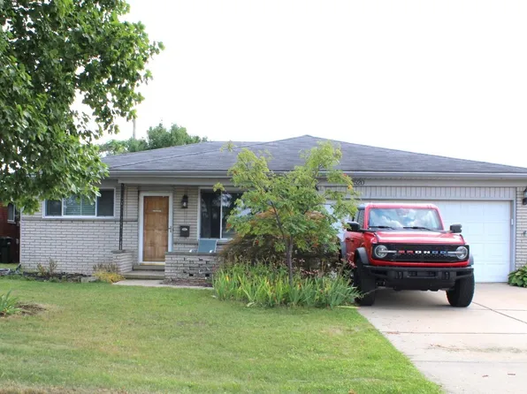 12520 Canterbury Dr, Sterling Heights, MI 48312