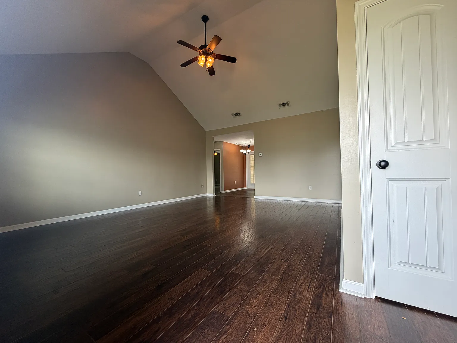 3 bed, 1428 sqft, $1,800 — Photo 3