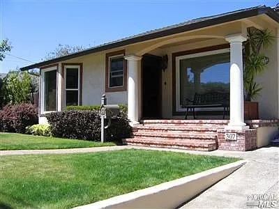 307 Sycamore Ave photo 1