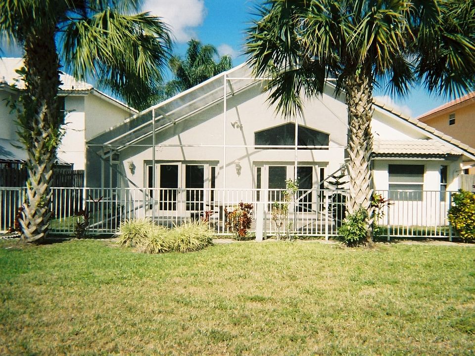 Back of house / screened patio