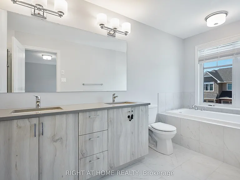 45 Mandevilla Cres — Photo 19