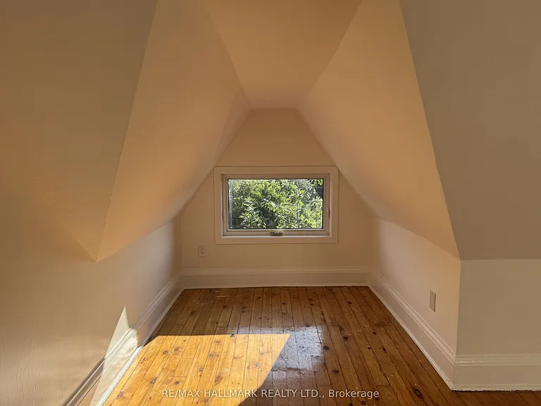 553 Broadview Ave #UPPER — Photo 27