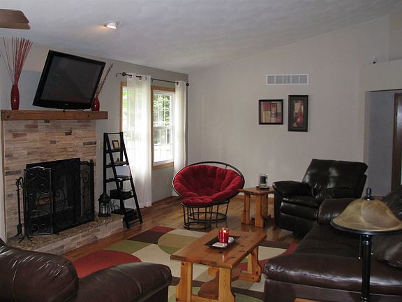3rd image of 10831 Miller Ln