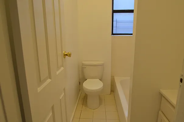 Rented by CITY SKYLINE REALTY INC | media 34