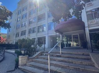 335 Lonsdale Rd #310, Toronto, ON M5P 1R4