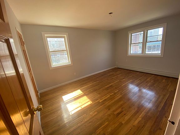 5th image of 130 E 87th St #2