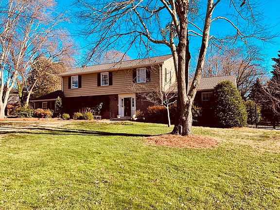 2nd image of 207 Castlewood Dr