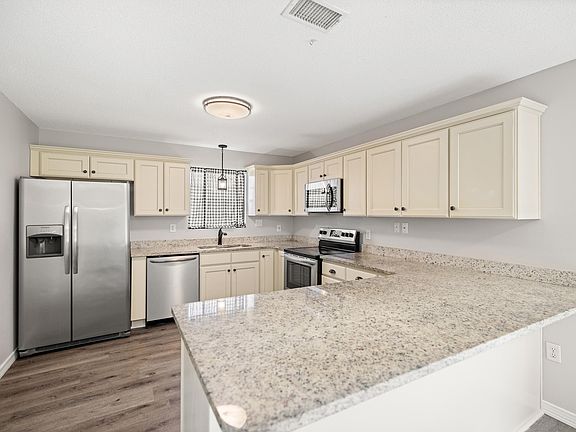 3rd image of 106 Palmetto Dr