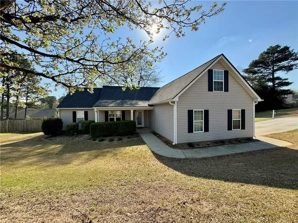 920 Roxeywood Dr, Winder, GA 30680