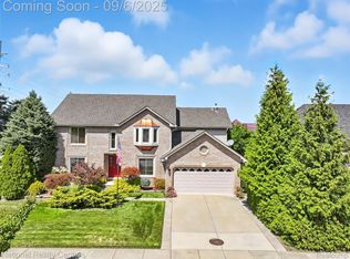 46674 Snowbird Dr, Macomb, MI 48044