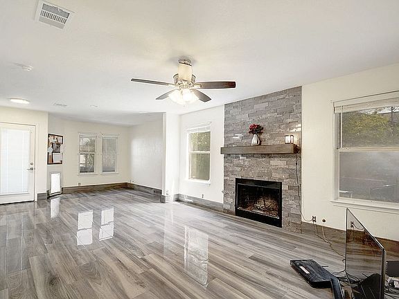 5th image of 113 Tanglewood Ln