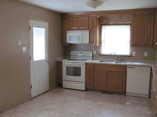 4th image of 7509 Barksdale Ct
