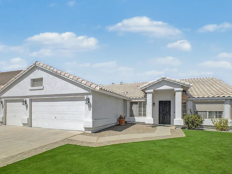 8544 W Holly St — Photo 3