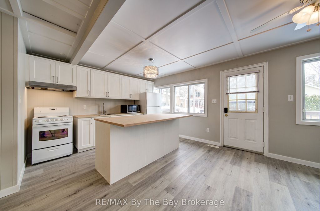 50 Balsam St, Tiny, ON - More