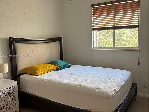 4th image of 3152 N Greenleaf Cir